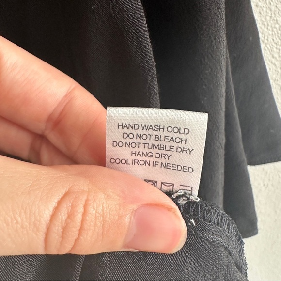 NWT Lovers & Friends Black Off-Shoulder Halter Top XS - Picture 6 of 12